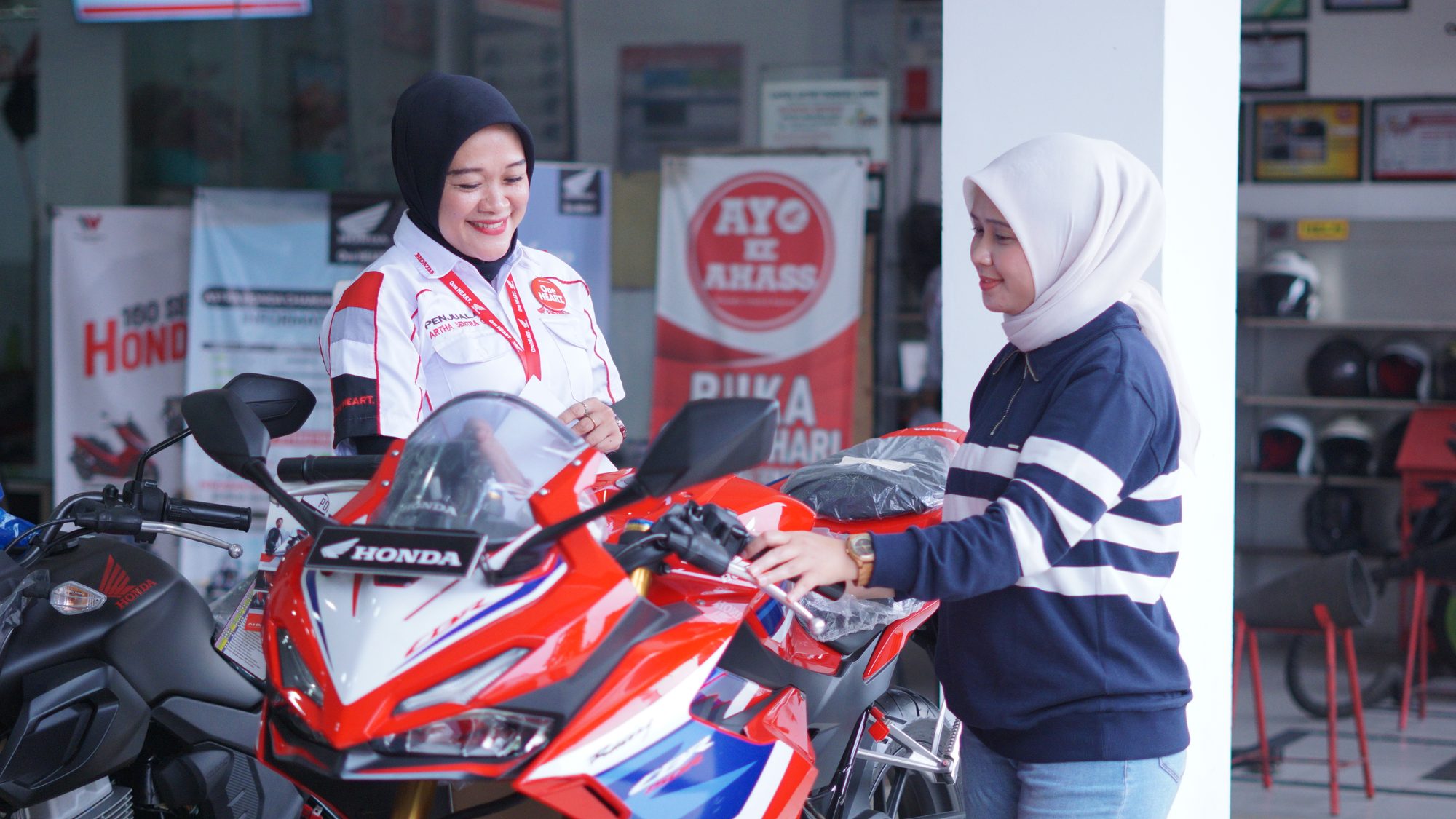 Showroom Artha Sentra Oto