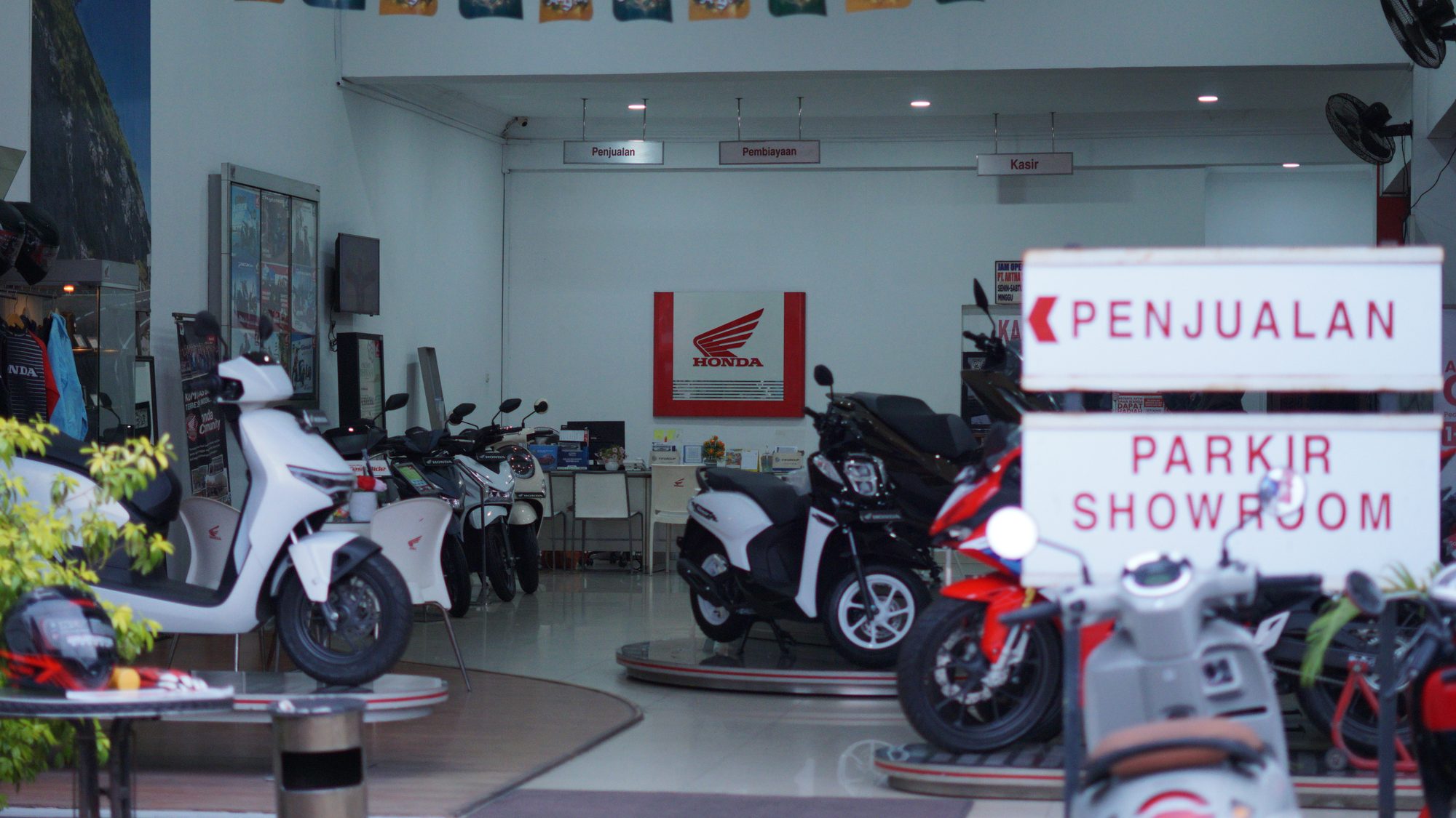 Showroom Artha Sentra Oto